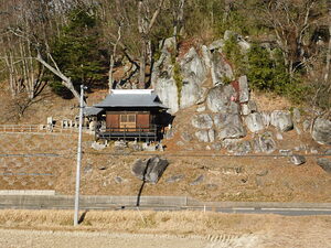 紅葉の時期はとても映える三輪神社